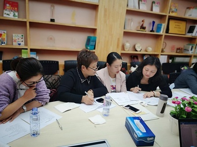 躍然圖上 攜手十余校舉辦幼小銜接家庭教育研討會(huì)，為家長(zhǎng)提供專(zhuān)業(yè)咨詢(xún)服務(wù)